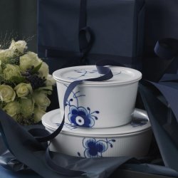 Royal Copenhagen Blå Mega Riflet skål m/låg, 17 cm