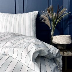 Omhu Blok Strib Sengetøj 140x200cm, hvid/blå, 2sæt