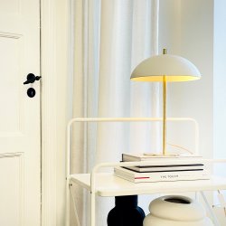 Dyberg Larsen Globus Bord- & Gulvlampe hvid/messin