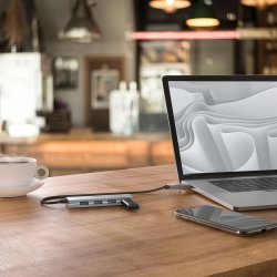 Hama Hub USB-A 3.2 4x 5 Gbit/s USB-C Adapter