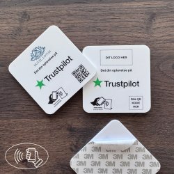 Skilt m/chip selvklæb kvadrat, eget logo, Trustp.