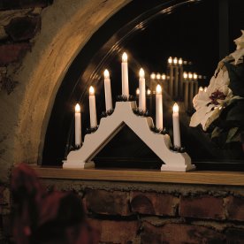 Trappestage i Træ m. 7 lys og pynt, hvid